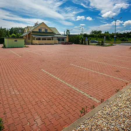 Penzion A Restauracia Lavender מוטל