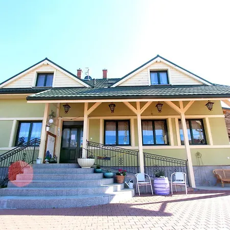 Penzion A Restauracia Lavender מוטל פופראד